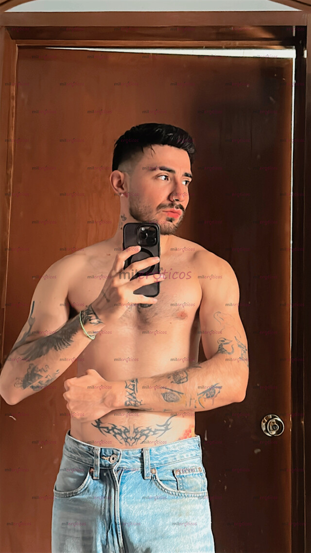 FOTOS DE TATUADO DEFINIDO CON BUENA VERGA PARA SATISFACERTE PREGUNTA