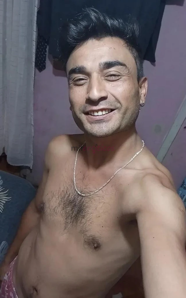 Hola soy gay super piola y discreto que le gusta hacer sexo oral a hombres heteros hasta tragar el semen el que quiera experimentar con un gay piola q...