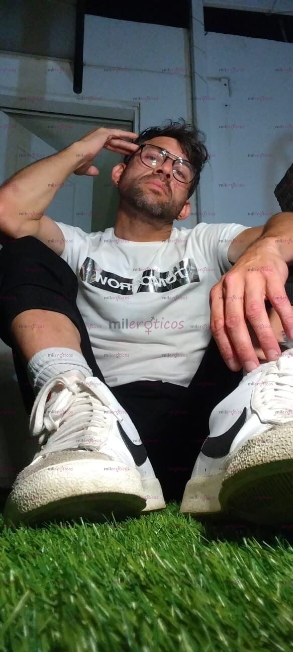 FOTOS DE HOLA, QUÉ TAL SOY ADRIÁN HOMBRE VERDUGO, CON GANAS DE COMPLACERTE