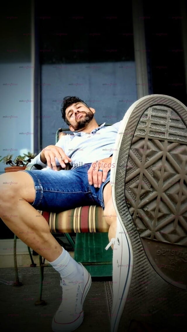 FOTOS DE HOLA, QUÉ TAL SOY ADRIÁN HOMBRE VERDUGO, CON GANAS DE COMPLACERTE