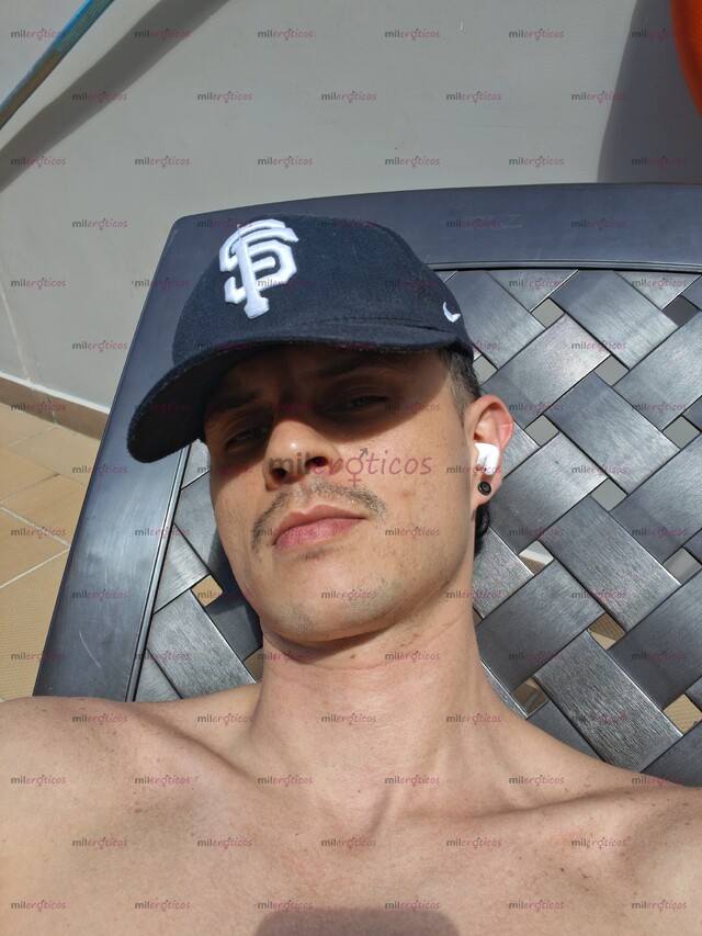 FOTOS DE JOVEN DESCOMPLICADO Y COMPLACIENTE VERGA DE 19 CMS LECHERO