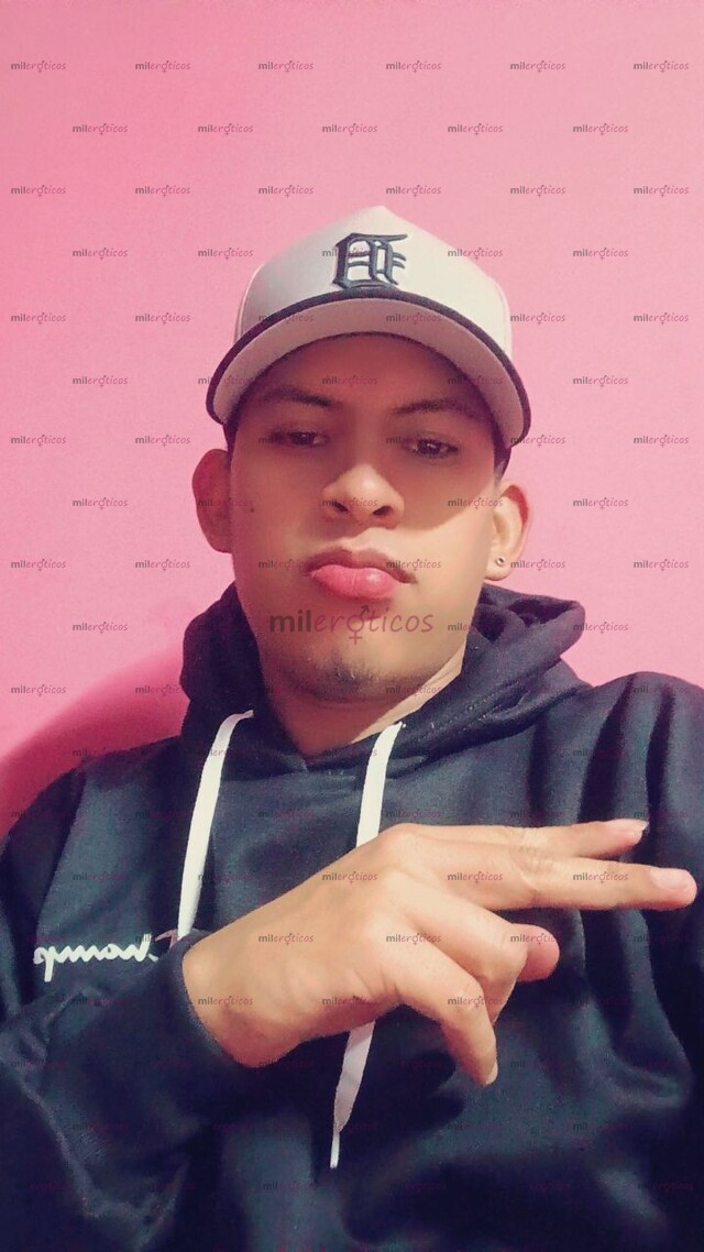 FOTOS DE HOLA SOY MORENO ALTO DE 23 AÑOS ESTOY ENCANTANDO DE PASARLA RICO Y DISFRUTAR CA