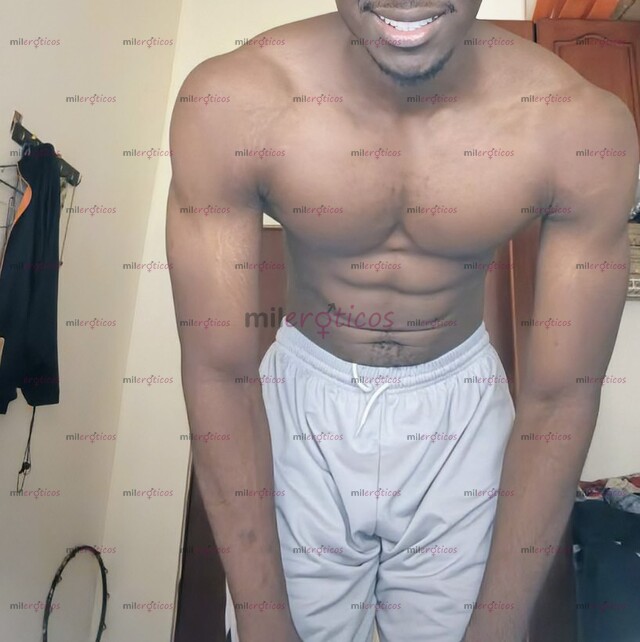 FOTOS DE JOVEN ATRACTIVO ATLÉTICO AFRO ACTIVO DISPUESTO A TODO