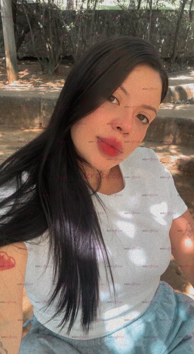 FOTOS DE PELI NEGRA, PAISITA MUY COMPLACIENTE Y ESTRECHITA