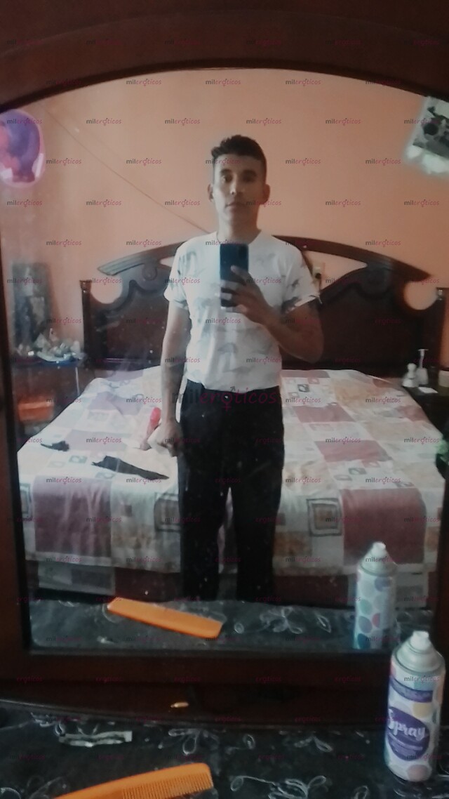 FOTOS DE SOY UN CHICO NUEVO MORENO DE FUGO CON POCA EXPRECION
