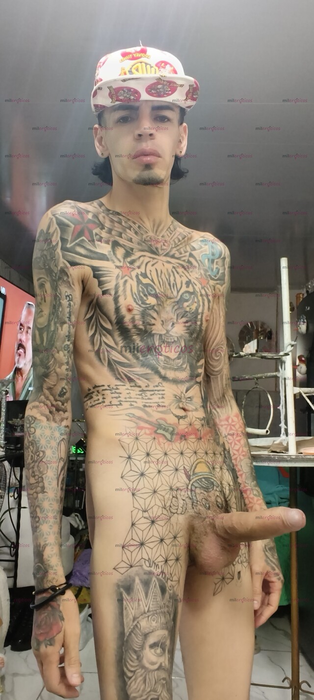 FOTOS DE FLACO ACTIVO BLANCO VERGON TATUADO CON SITIO