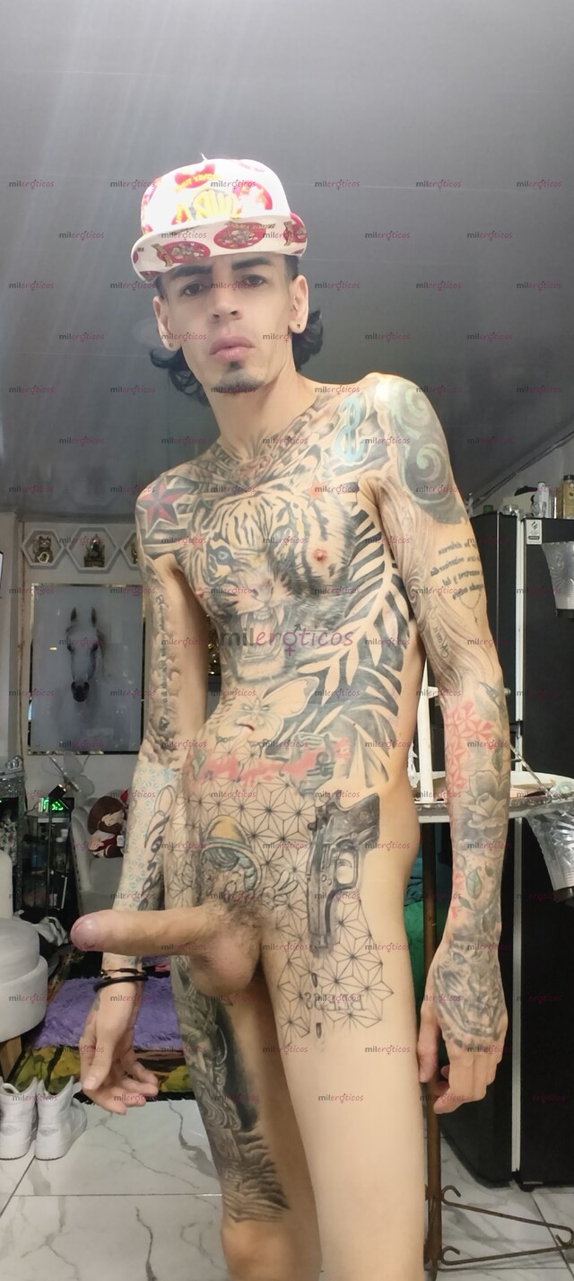 FOTOS DE FLACO ACTIVO BLANCO VERGON TATUADO CON SITIO