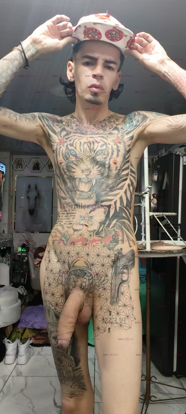 FOTOS DE FLACO ACTIVO BLANCO VERGON TATUADO CON SITIO