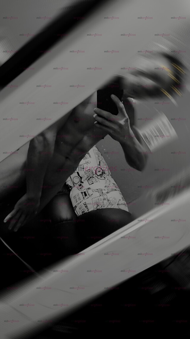 FOTOS DE CHICO BAJITO DOTADO,ARRECHO Y MORBOSO DISPONIBLE PARA COMPLACERTE