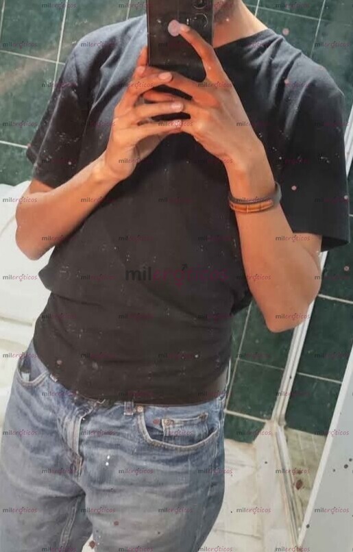 FOTOS DE FLAQUITO CALIENTE Y CACHONDO PARA COGERME A TU VIEJA CORNUDOTE