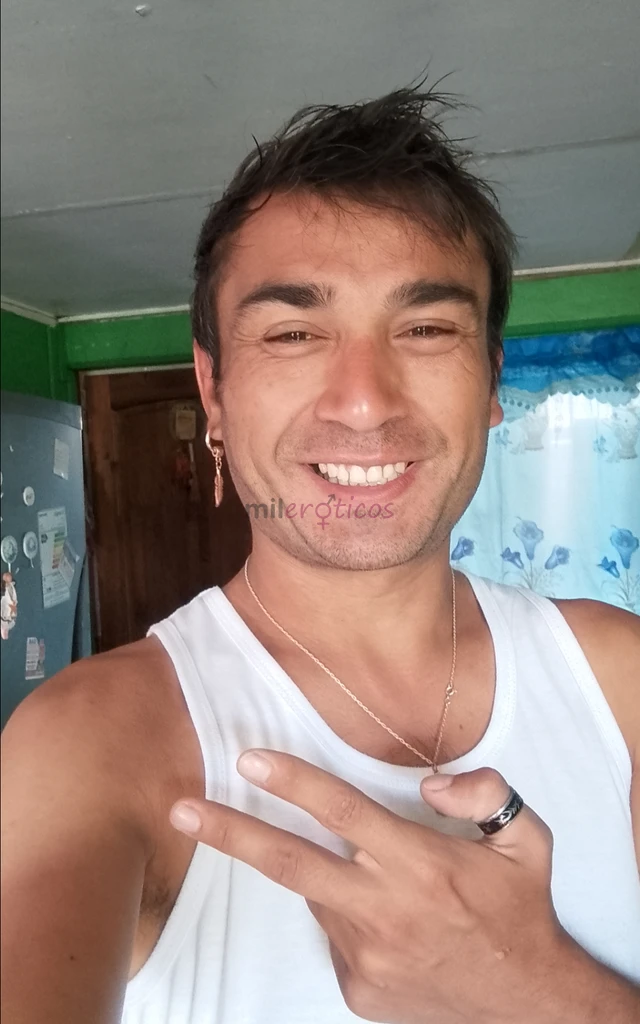 Hola soy gay super piola y discreto que le gusta hacer sexo oral a hombres heteros hasta tragar el semen el que quiera experimentar con un gay piola q...