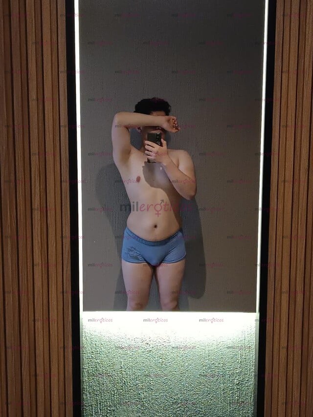 FOTOS DE CULO DE INFARTO CHICO CURBY, PARA HOMBRES ESTÁNDAR Y CON SENSIBILIDADES.