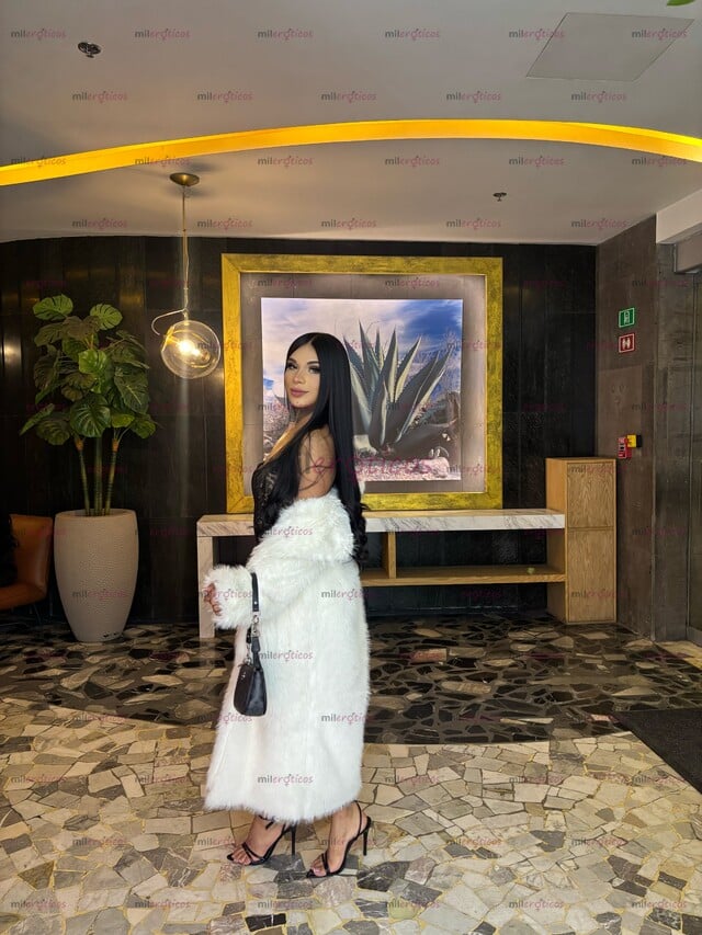 FOTOS DE TRANS PETTITE, FEMENINA Y MUY CACHONDA BEBÉ