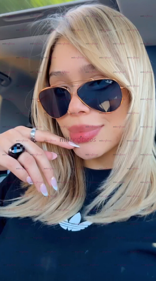 FOTOS DE COLOMBIANA CALIENTE, FIESTERA Y LLENA DE MUCHA LUJURIA