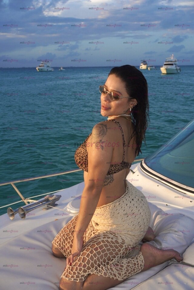 FOTOS DE COLOMBIANA CALIENTE, FIESTERA Y LLENA DE MUCHA LUJURIA