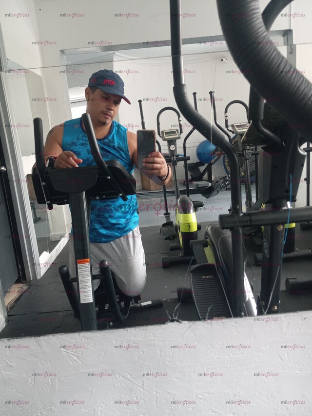 FOTOS DE CHILENO MASAJISTA SERIO MADURO COMPAÑIA A1.