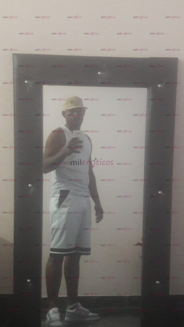 FOTOS DE MORENO CALIENTE CON GANAS DE PASARLA BIEN