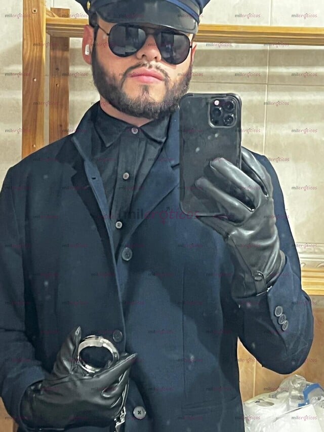 FOTOS DE FANTASÍA VAQUERO MASCULINO Y VELLUDO. PASIVO Y EDUCADO