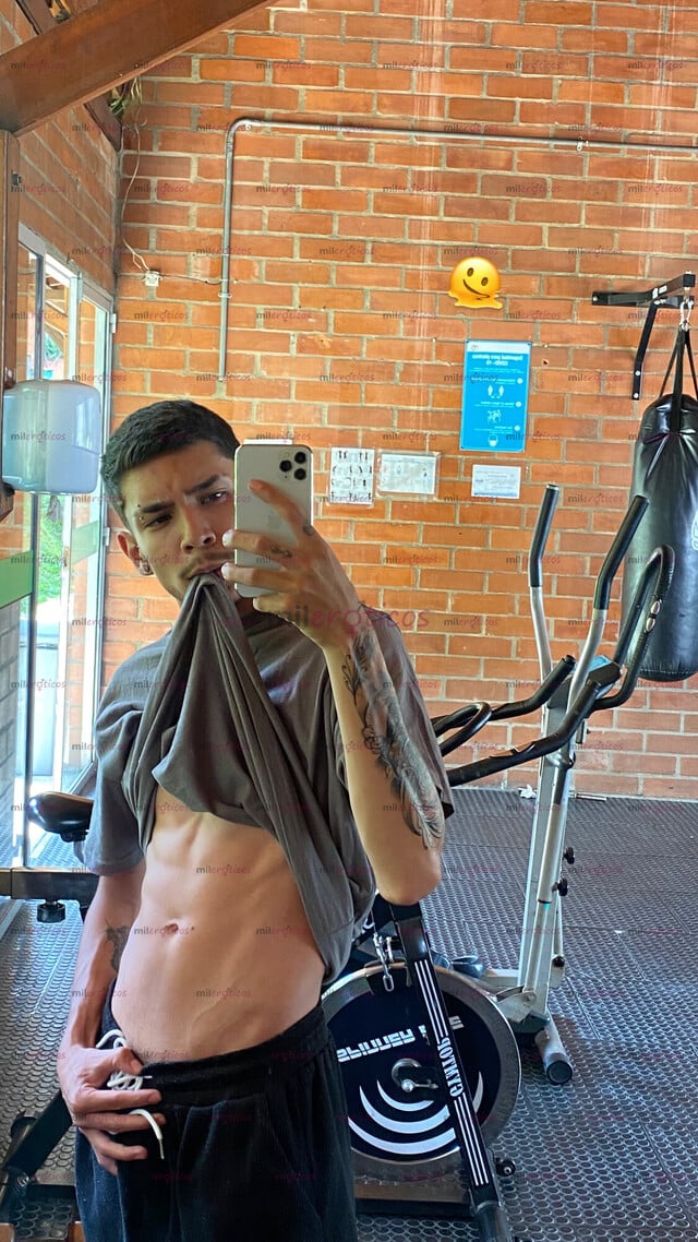 FOTOS DE POLLO DE 20 MUY ARRECHO DOTADO COMPLACIENTE Y LECHERO DISPONIBLE