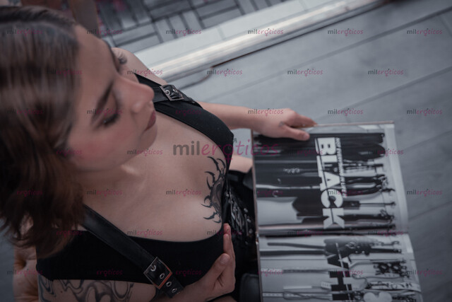 FOTOS DE FETICHISTA Y DOMINATRIX PROFESIONAL. UNA BOTA QUE TE ENSEÑARÉ A ADORAR.