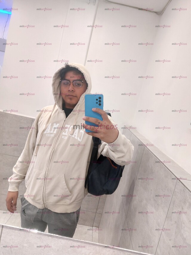 FOTOS DE JOVEN DE 22 AÑOS ,GRANDE,DURO,AGUANTADOR Y COMPLACIENTE