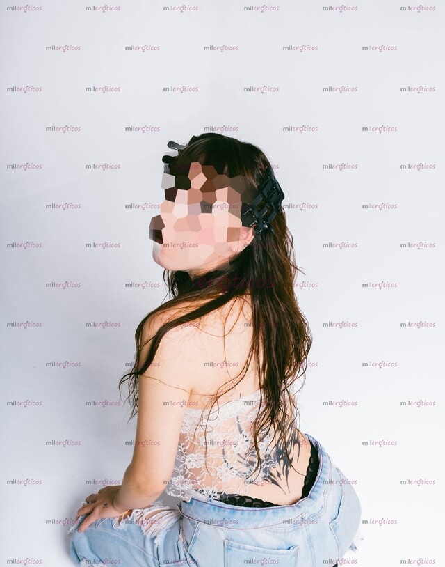 FOTOS DE HOLA SOY UNA CHICA MUY CHICHONA CALIENTE Y CON GANAS DE QUE ME COJAN.