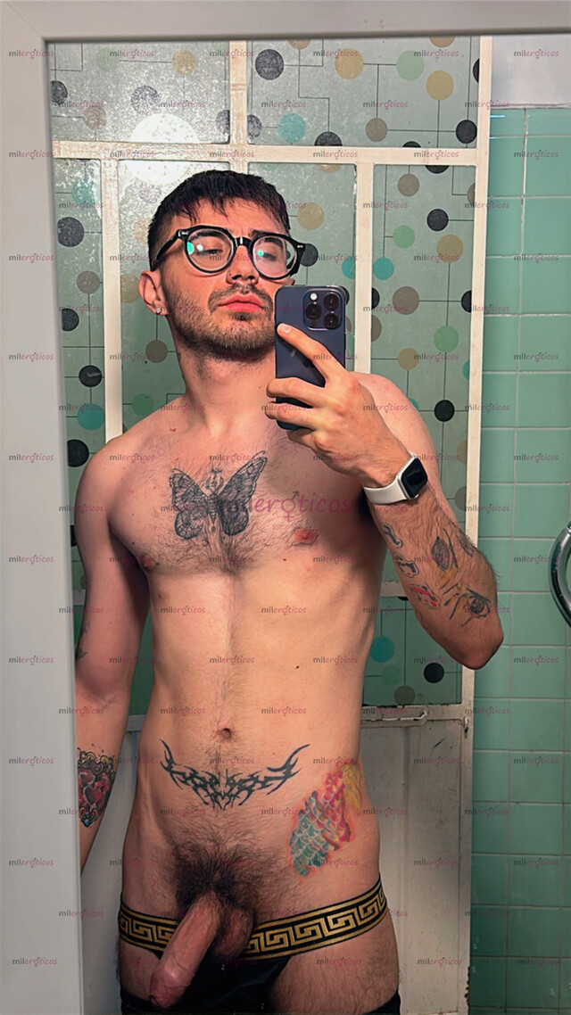 FOTOS DE JOSH INTER, DELGADO DEFINIDO TATUADO COMPLACIENTE