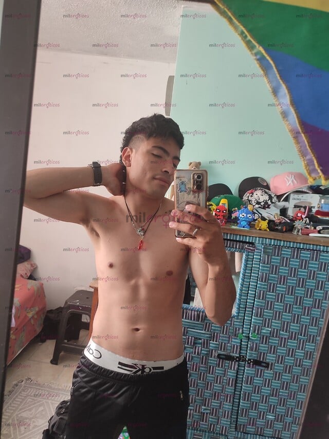 FOTOS DE MODELO ERÓTICO CON PRESENCIA INTENSA Y MIRADA SEDUCTORA. OFREZCO CONTENIDO EXCL