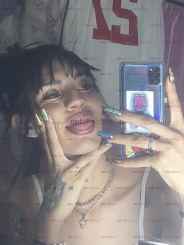 FOTOS DE NUEVA POR AQUÍ . UNA CHICA TRANS , ALEGRE EXTROVERTIDA Y CUMPLIENDO FANTASÍA