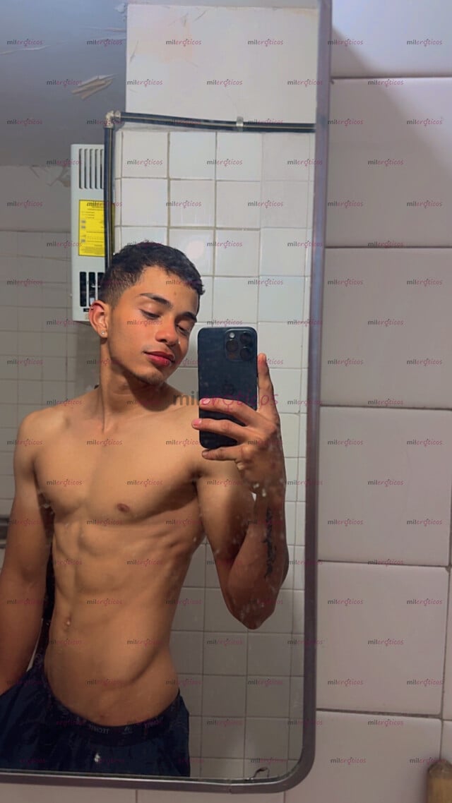 FOTOS DE JOVEN APASIONADO DE 22, TU FANTASÍA HECHA REALIDAD