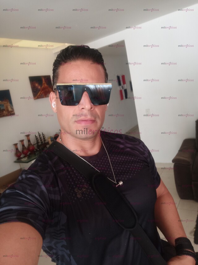 FOTOS DE OSCAR ZALAZAR MASAJISTA PROFESIONAL SHOW DE STRIPPER SEGURIDAD Y PREPARADOFÍSICO