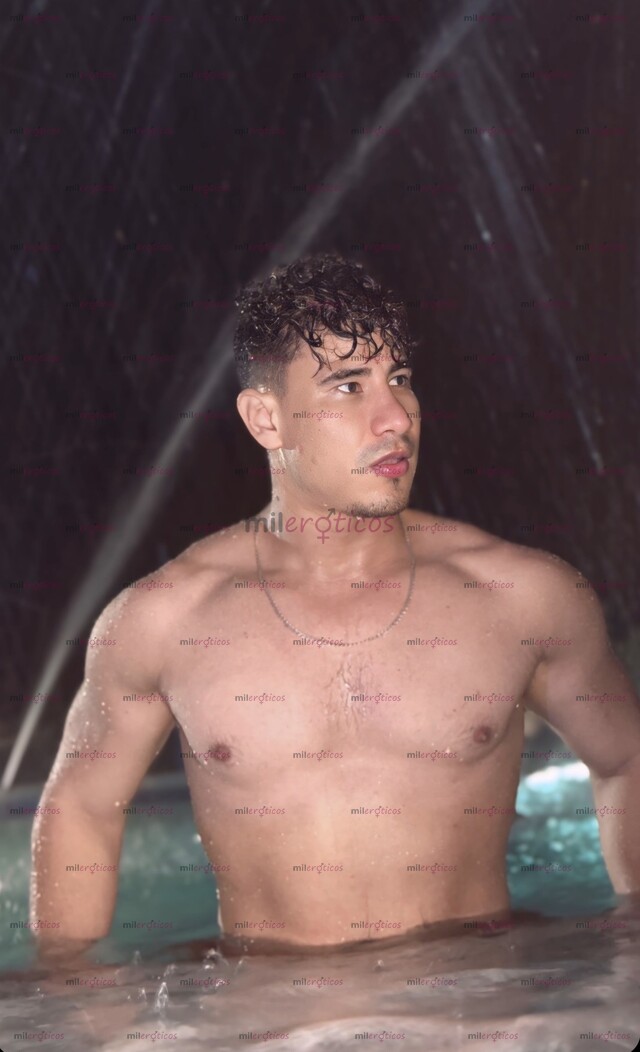 FOTOS DE ATLÉTICO JOVEN DOTADO, DISCRETO Y COMPLACIENTE