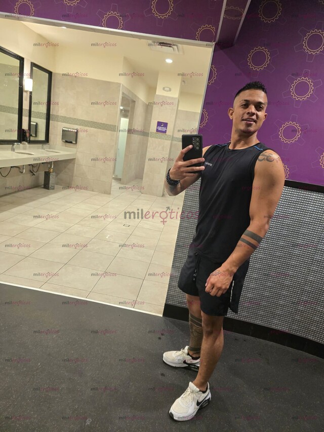 FOTOS DE CATRACHO CON LUGAR Y CON GANAS DE DAR MUCHA VERGA