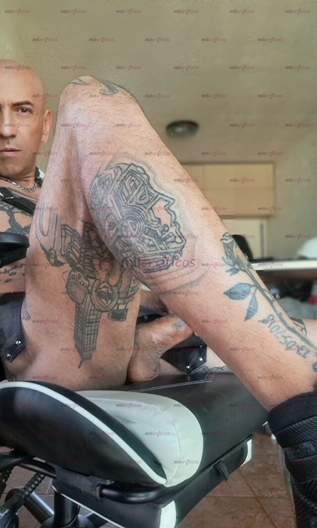 FOTOS DE SOY UNA VERGA PARA COGER Y MI PITOTE ES GRUESO, TATUADO Y POTENTE.