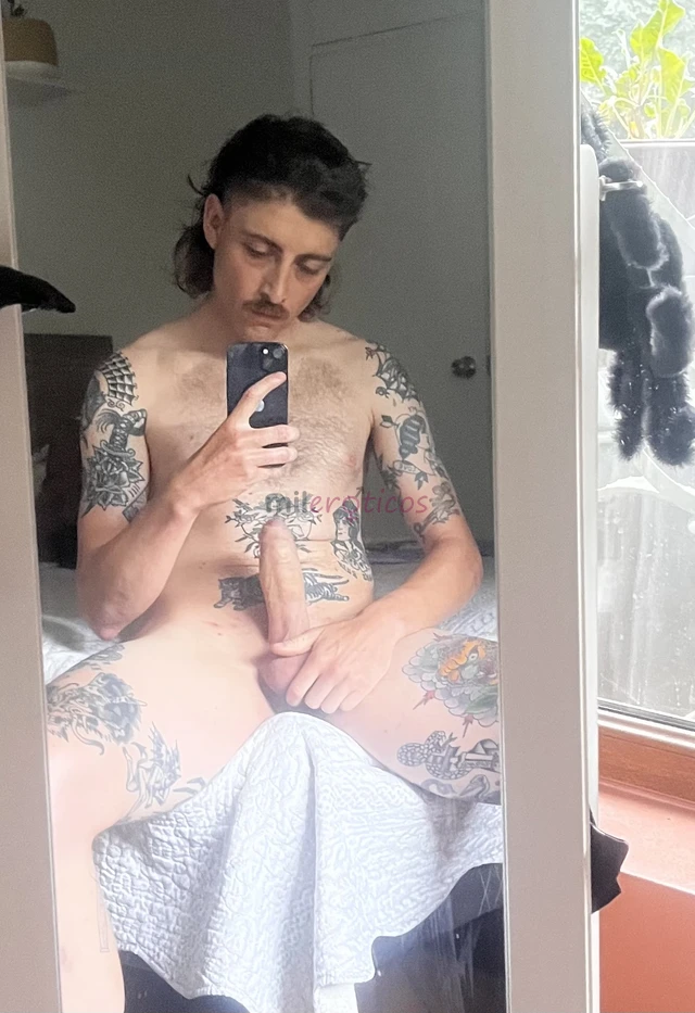 Hola soy esteban servicio exclusivo para mujeres soy educado y discreto si estas buscando la desconexion de rutina yo soy el que te puede ayudar si qu...