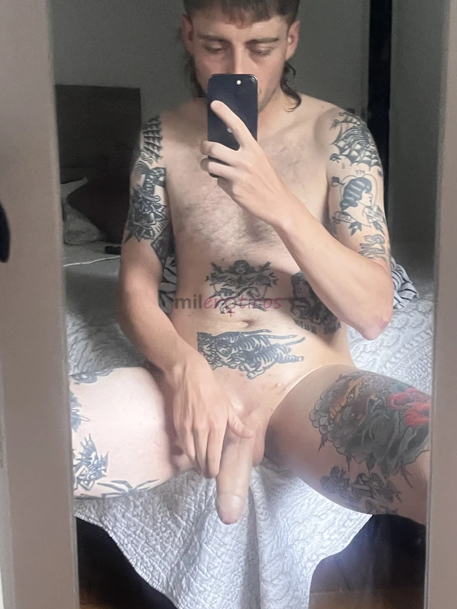 Hola soy esteban servicio exclusivo para mujeres soy educado y discreto si estas buscando la desconexion de rutina yo soy el que te puede ayudar si qu...