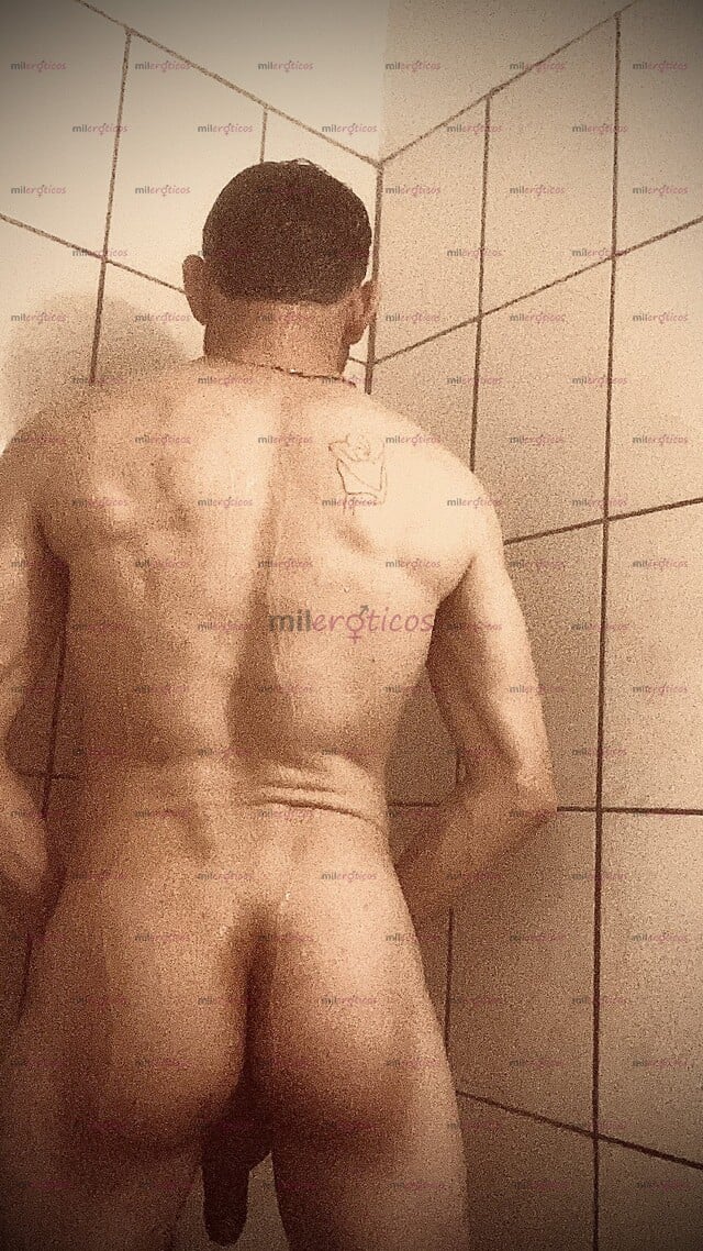 FOTOS DE HOLA, QUÉ TAL SOY ADRIÁN HOMBRE VERDUGO, CON GANAS DE COMPLACERTE