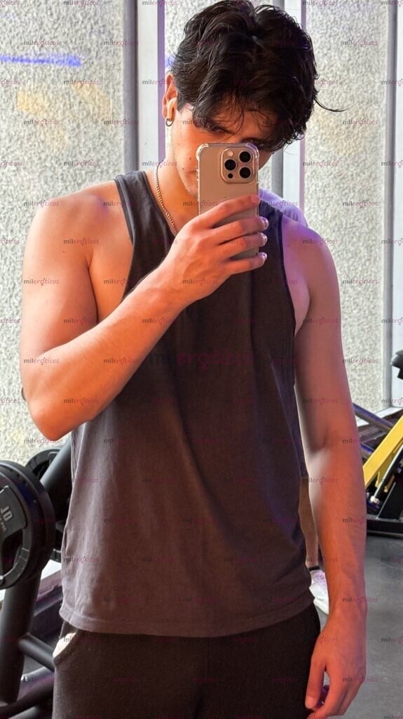 FOTOS DE EMILIO, UNIVERSITARIO DE 22 AÑO, TWINK CHAVO ATRACTIVO, CALIENTE Y COMPLACIENTE.