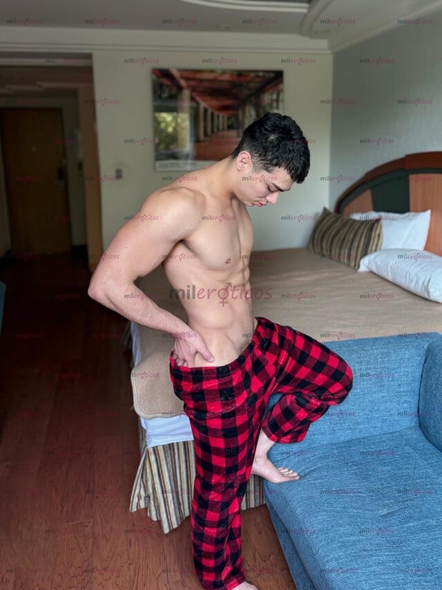 FOTOS DE ACOMPAÑANTE MASCULINO ELEGANTE, DISCRETO Y CON TRATO PREMIUM
