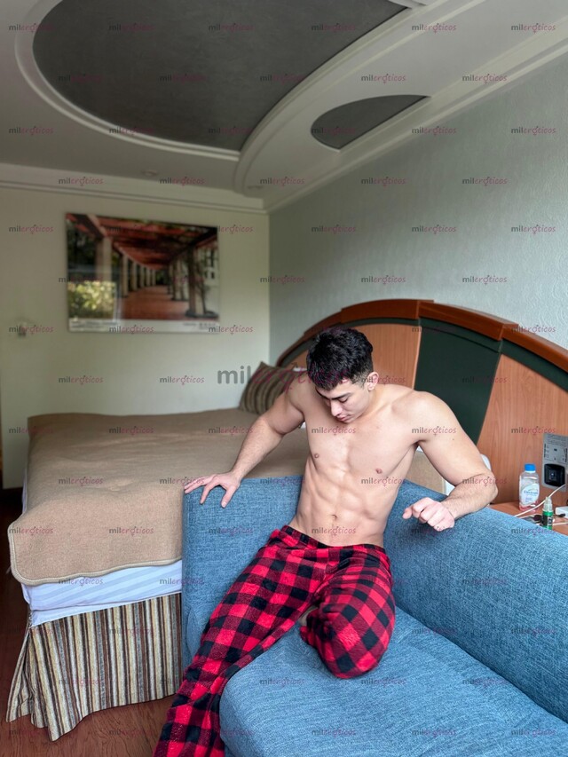 FOTOS DE ACOMPAÑANTE MASCULINO ELEGANTE, DISCRETO Y CON TRATO PREMIUM