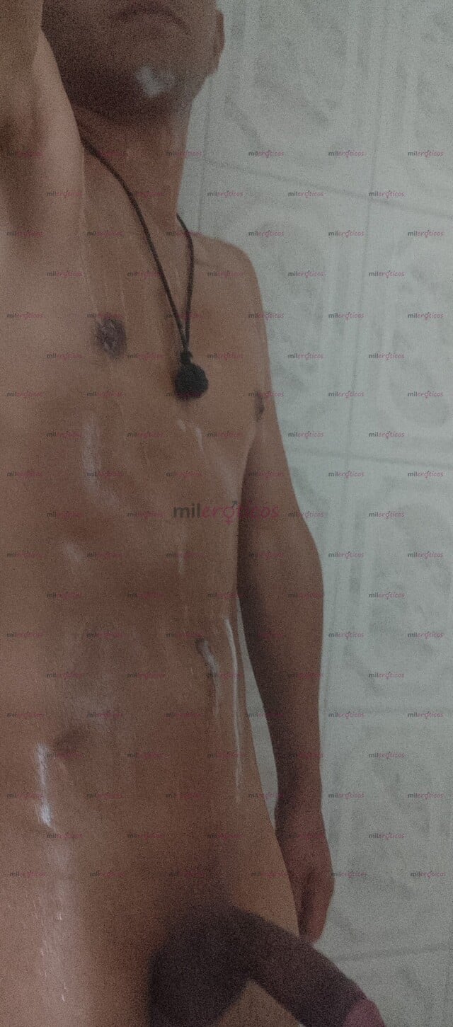 FOTOS DE UNIVERSITARIO MORENO CON BUEN CUERPO Y MUCHA ENERGÍA SEXUAL ACTIVO