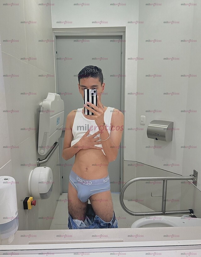 FOTOS DE CHICO VERSÁTIL DELGADO SUMISO Y COMPLACIENTE