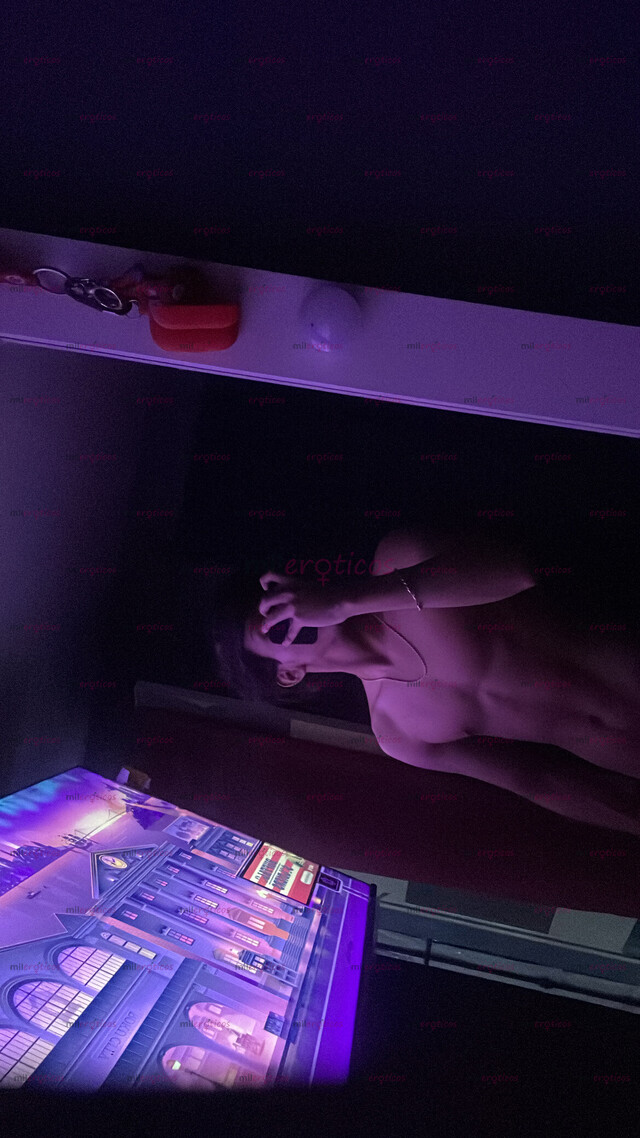 FOTOS DE JOVEN ATLÉTICO, OPEN MIND, DOTADO CON PORTE PARA CUALQUIER OCASION