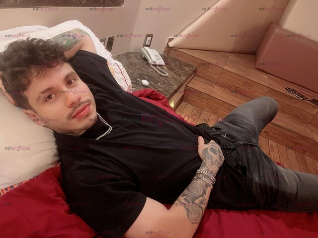 FOTOS DE ACTIVO, DOTADO, TATUADO, DEPORTISTA, GUAPO, MORBOSO, CABALLERO, INTELIGENTE.