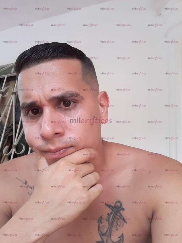 FOTOS DE JOVEN ARRECHO DOTADO DISPUESTO 24 HORAS LLAMA PAPI ACÁ ESTÁ TUACHO