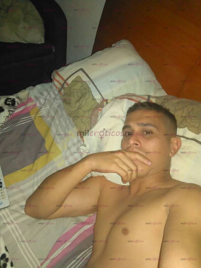 FOTOS DE JOVEN ARRECHO DOTADO DISPUESTO 24 HORAS LLAMA PAPI ACÁ ESTÁ TUACHO