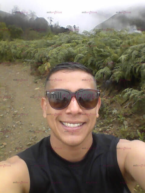 FOTOS DE JOVEN ARRECHO DOTADO DISPUESTO 24 HORAS LLAMA PAPI ACÁ ESTÁ TUACHO