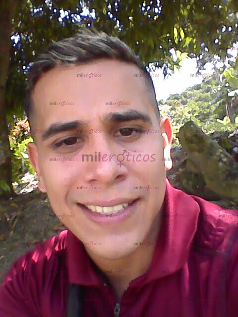 FOTOS DE JOVEN ARRECHO DOTADO DISPUESTO 24 HORAS LLAMA PAPI ACÁ ESTÁ TUACHO
