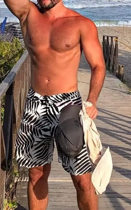 Alem da aparencia transmite maturidade seguranca e boa presenca sabe se portar em diferentes ambientes mantendo sempre discricao respeito e charme a c...