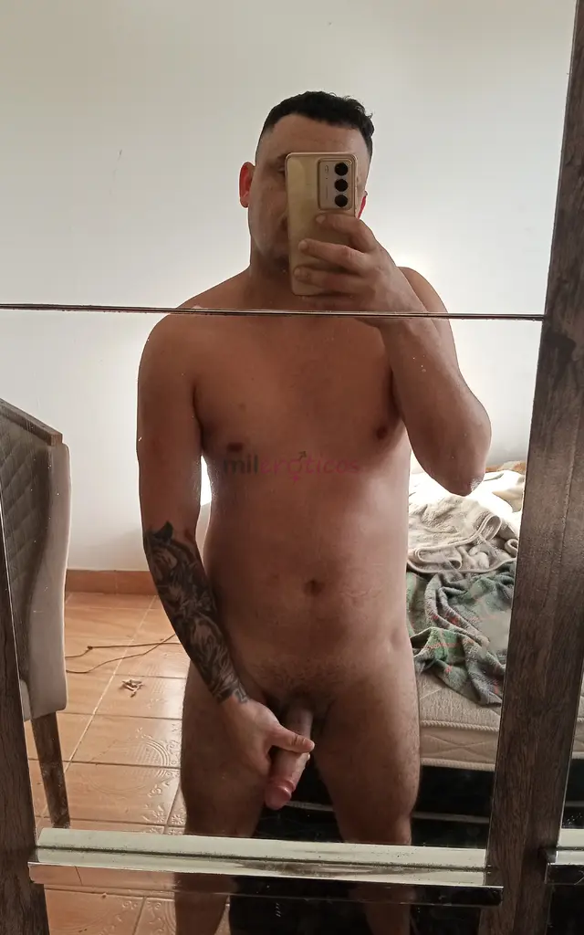 Atendo sozinho sou simpatico gosto muito de uma putaria gosto que faz um oral gostoso me arraia me xinga chama no meu numero e vamos nos divertir esto...